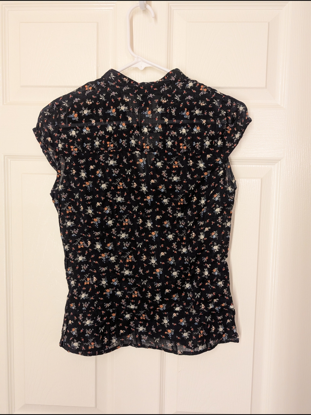 H&M Black Floral Cap-Sleeve Button Front Blouse - Picture 4 of 7